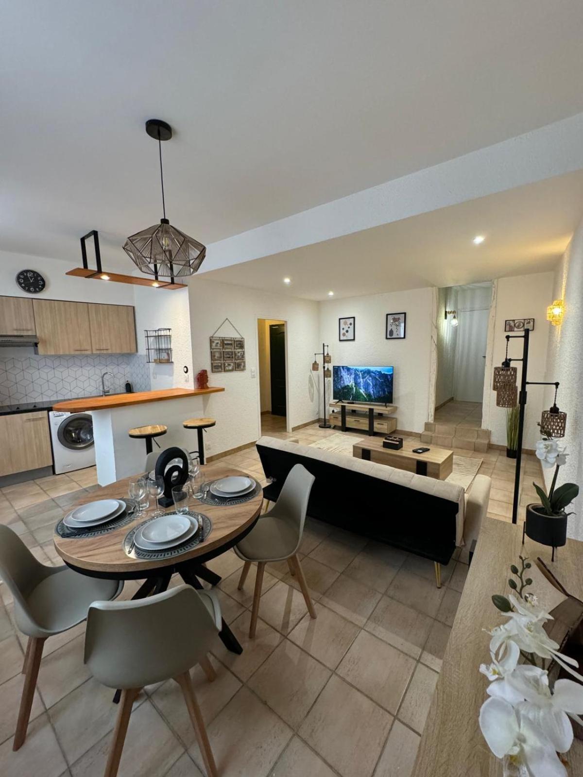 Charmant Appartement En Hypercentre De Castelnaudary Luaran gambar